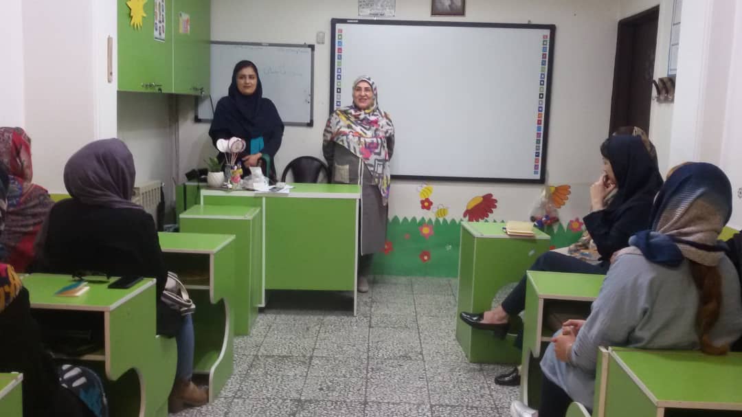 برگزاری جلسه دیدار اولیا با آموزگاران
